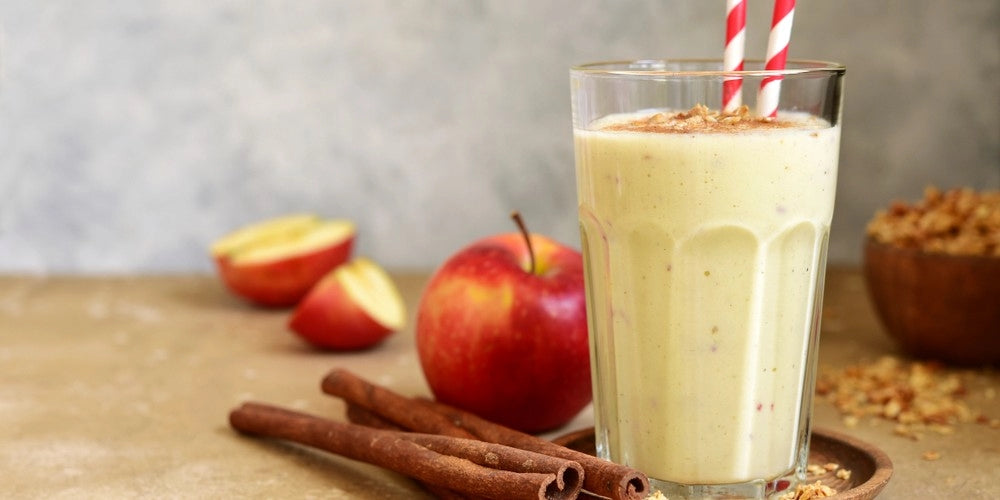 Smoothie à la pomme, au citron et à la cannelle
